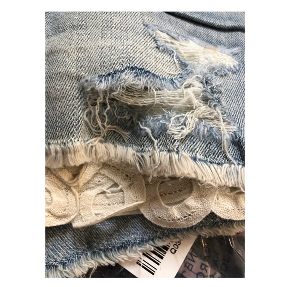 NWT American Eagle Shortie Low Rise Shorts w/ Scalloped Eyelet Trim - Picture 4 of 4